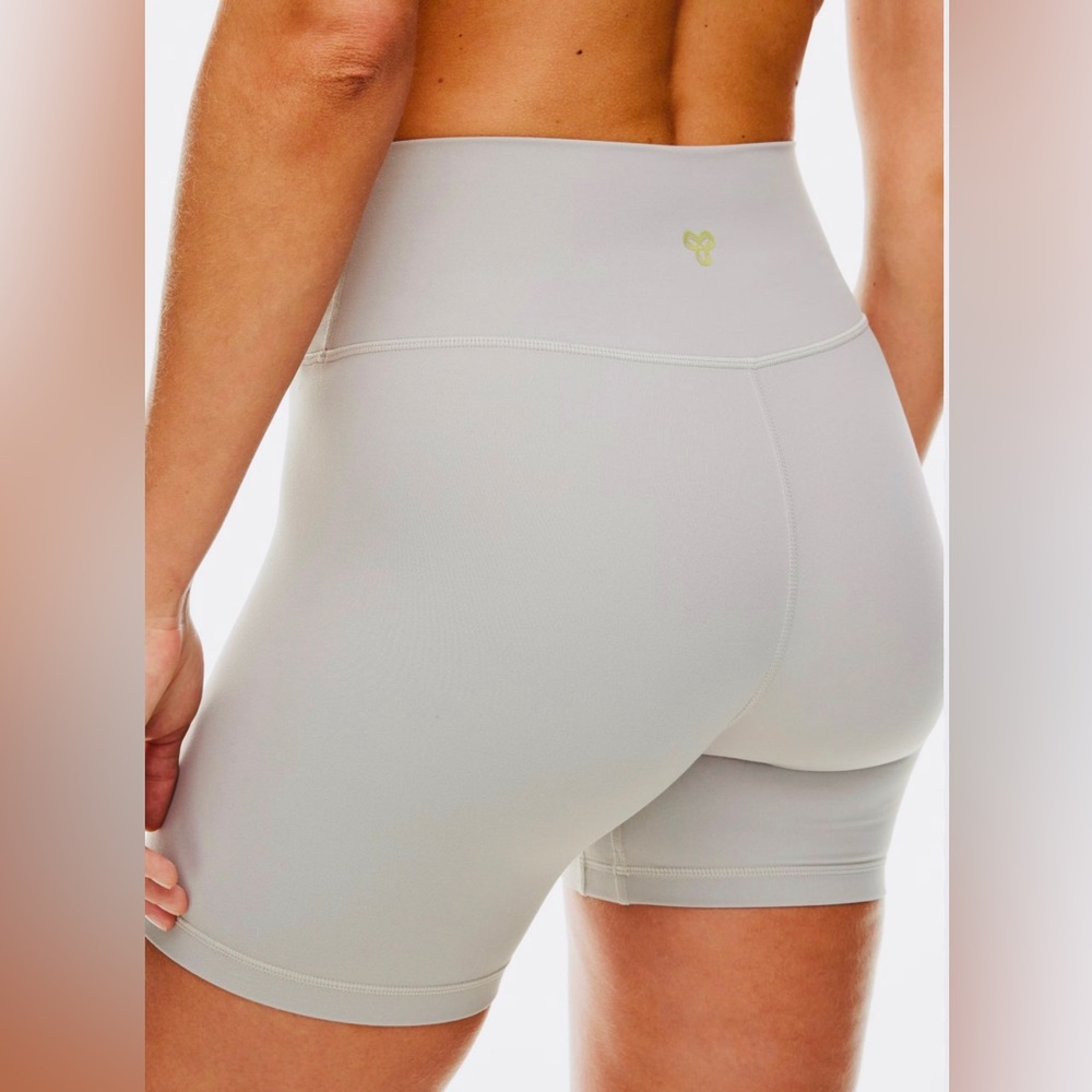 TNA ARITZIA Atmosphere Women's ice blue Biker Shorts size small